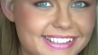 جوليا هي معلمة افلام سكس مترجمه عائليه الإعلانات الجنسية في أحلامها